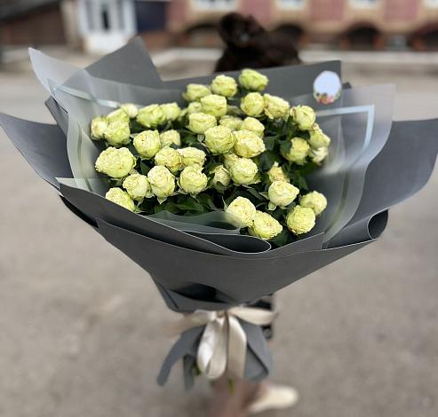 Букет Белые кустовые розы Солинеро в Глазово